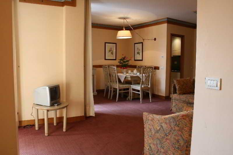 Rta Hotel Catturani Мадона ди Кампильо Екстериор снимка