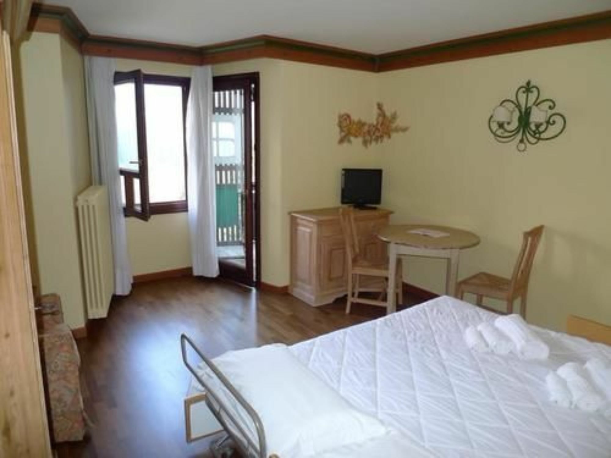 Rta Hotel Catturani Мадона ди Кампильо Екстериор снимка