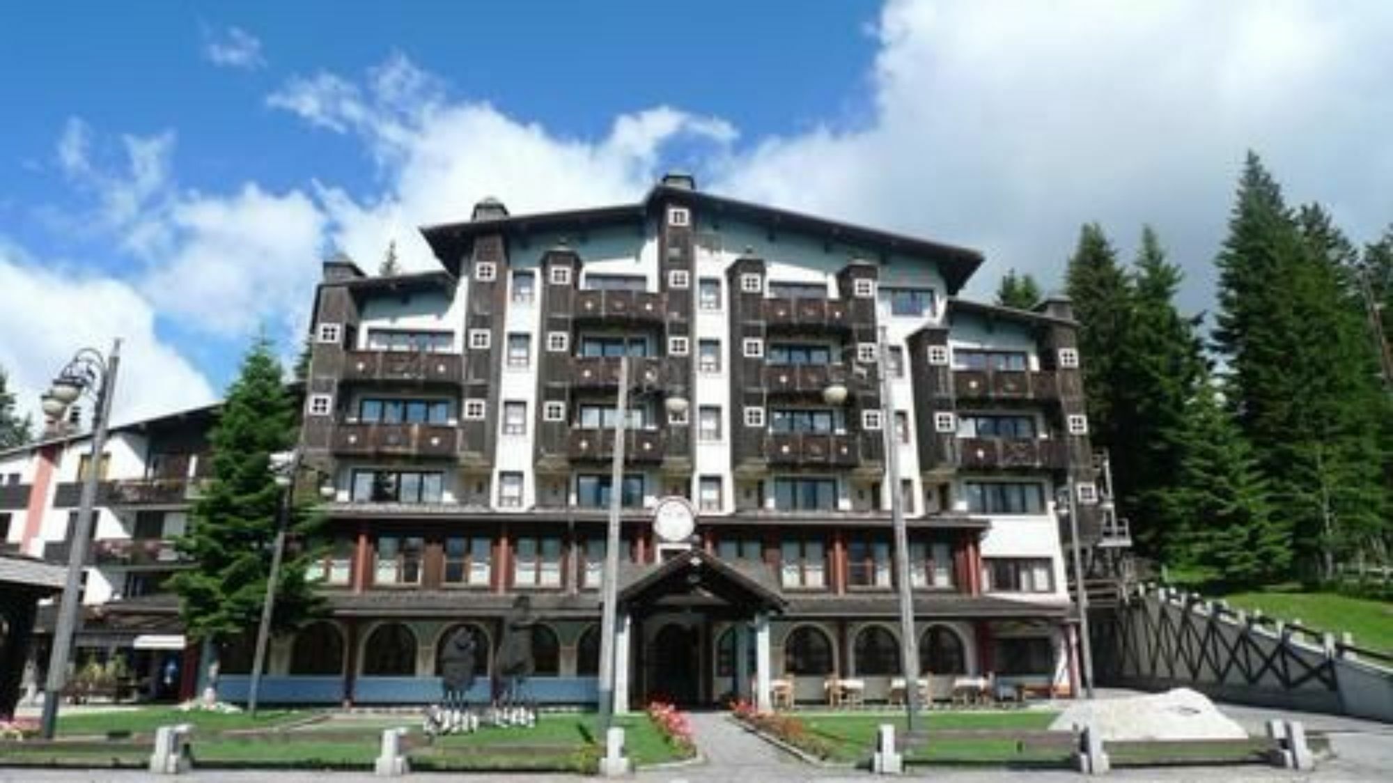 Rta Hotel Catturani Мадона ди Кампильо Екстериор снимка